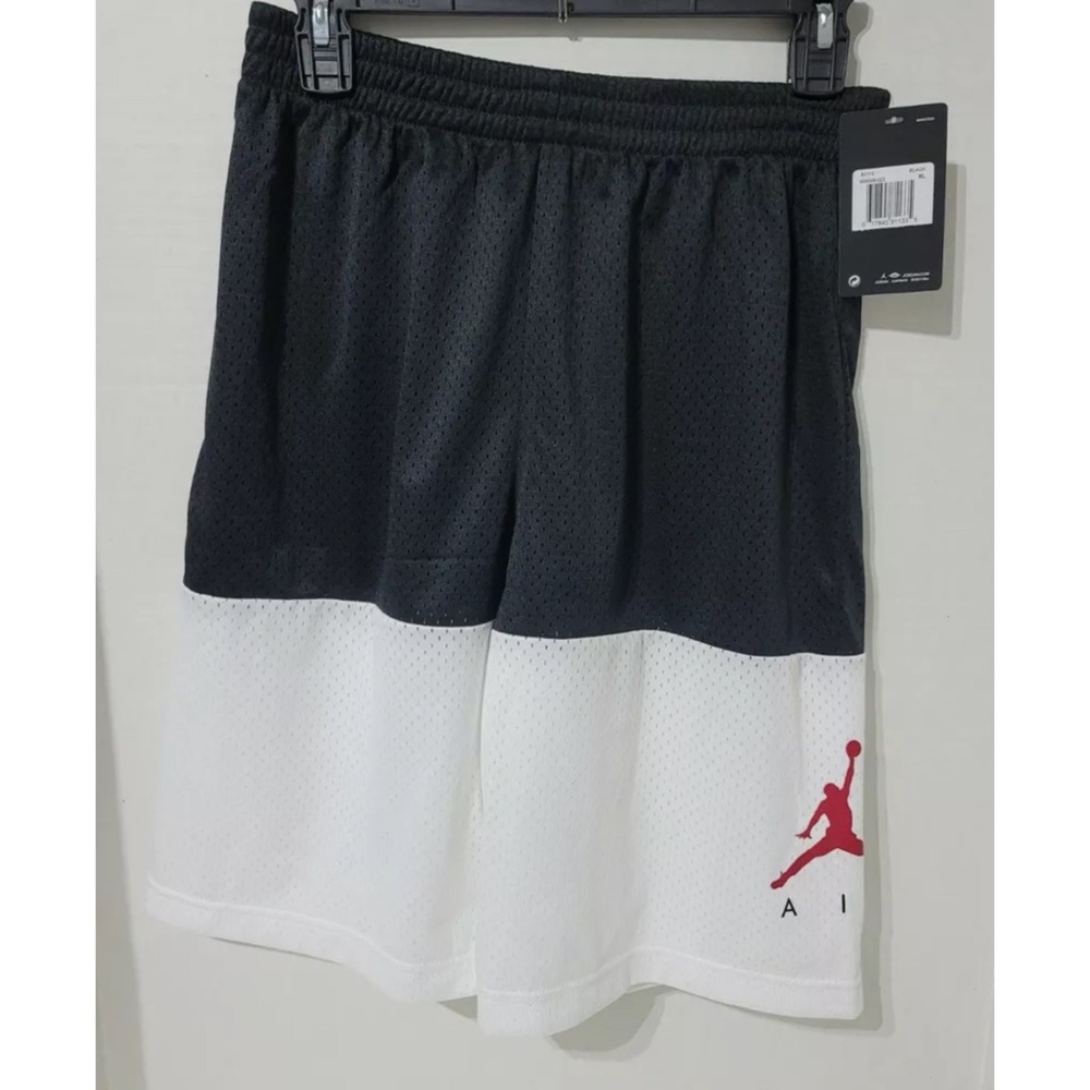 NWT Nike Air Jordan Youth XL 13-15Y JUMPMAN Shorts WHT New